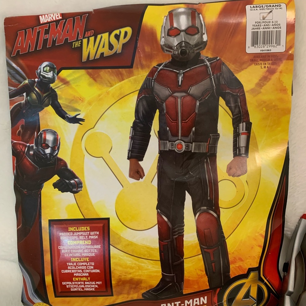 Boys ant man costume size:Large 8-10